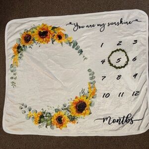 Source Unknown White Sunflower Milestone Blanket